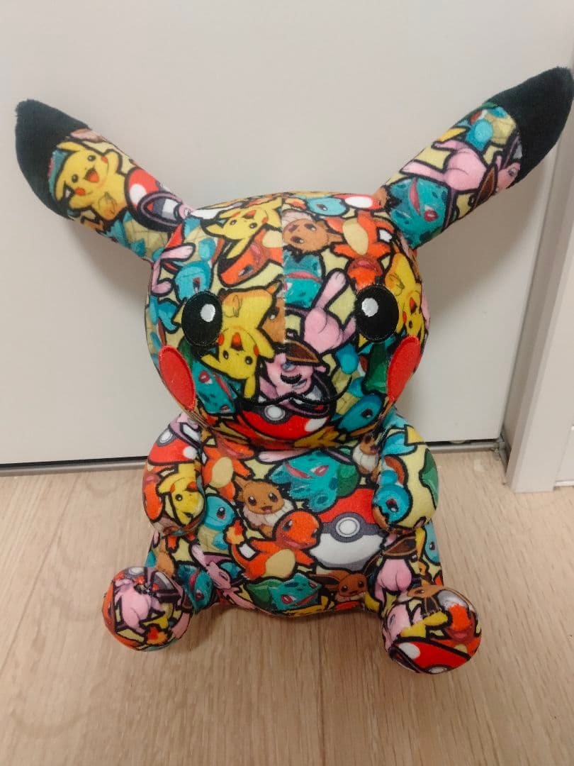 限定　貴重激レア　総柄 ピカチュウ ぬいぐるみ