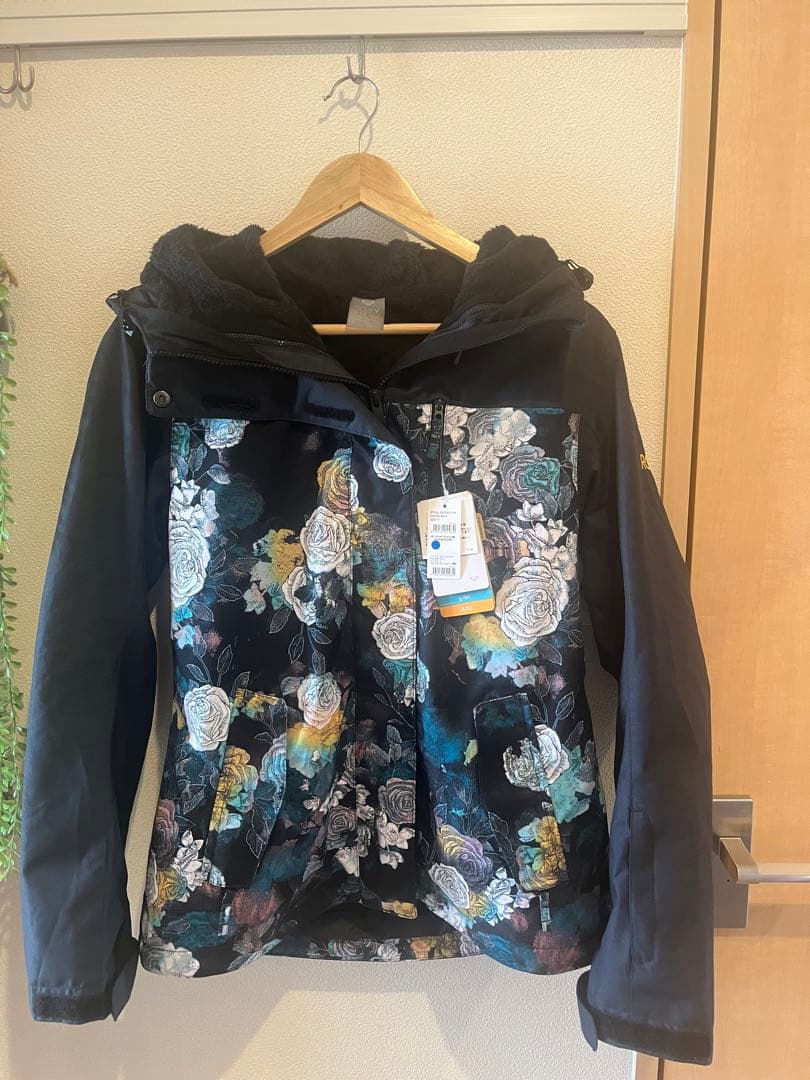 o*3様 【未使用品】ROXY スノーボードウェア　スキーウェア上のみ　ウエアー