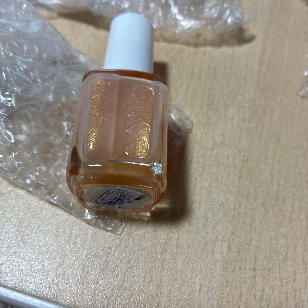 ネイルカラー・マニキュア essie 585 cool lots