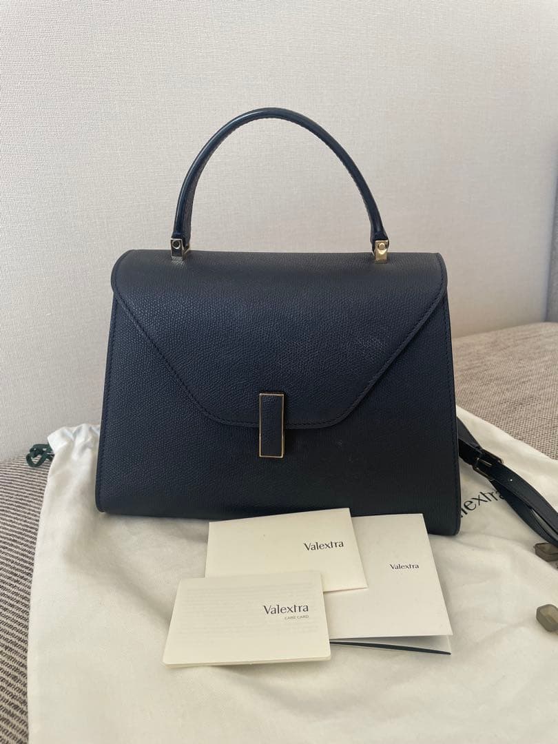 moca様⭐︎ヴァレクストラ Valextra イジィデ｜ミディアム｜ネイビー