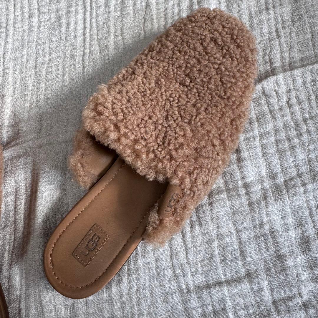 美品　UGG アグ　ジャナヤコージーミュール　サンダル