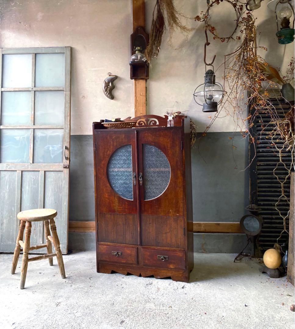 ビンテージ  ラウンドガラスのキャビネット ※ 送料込みに変更します