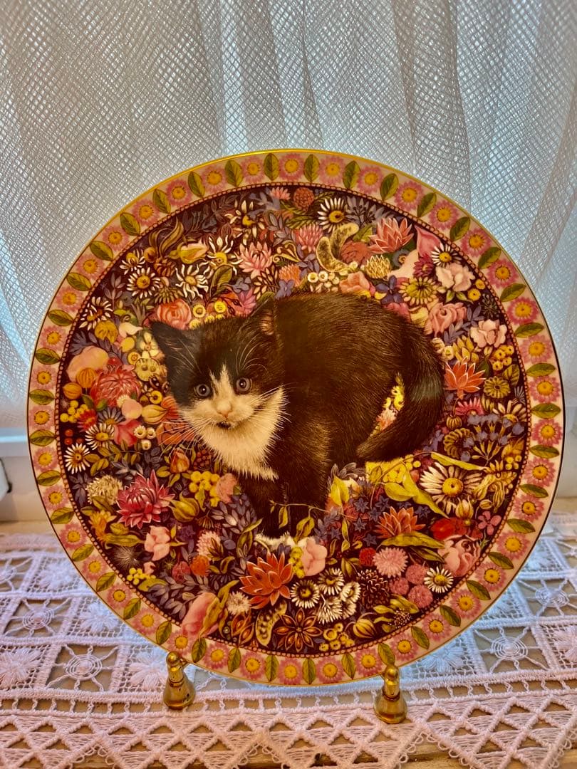 英国 エインズレイ レズリーアンアイボリー 12ヶ月 カレンダープレート 猫