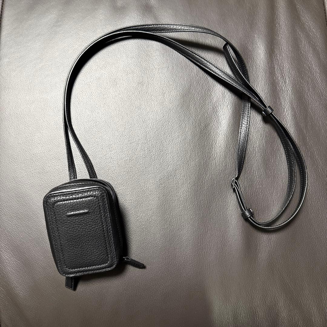 objcts.io アジャスタブルレザーストラップ一体型 マイクロバッグ