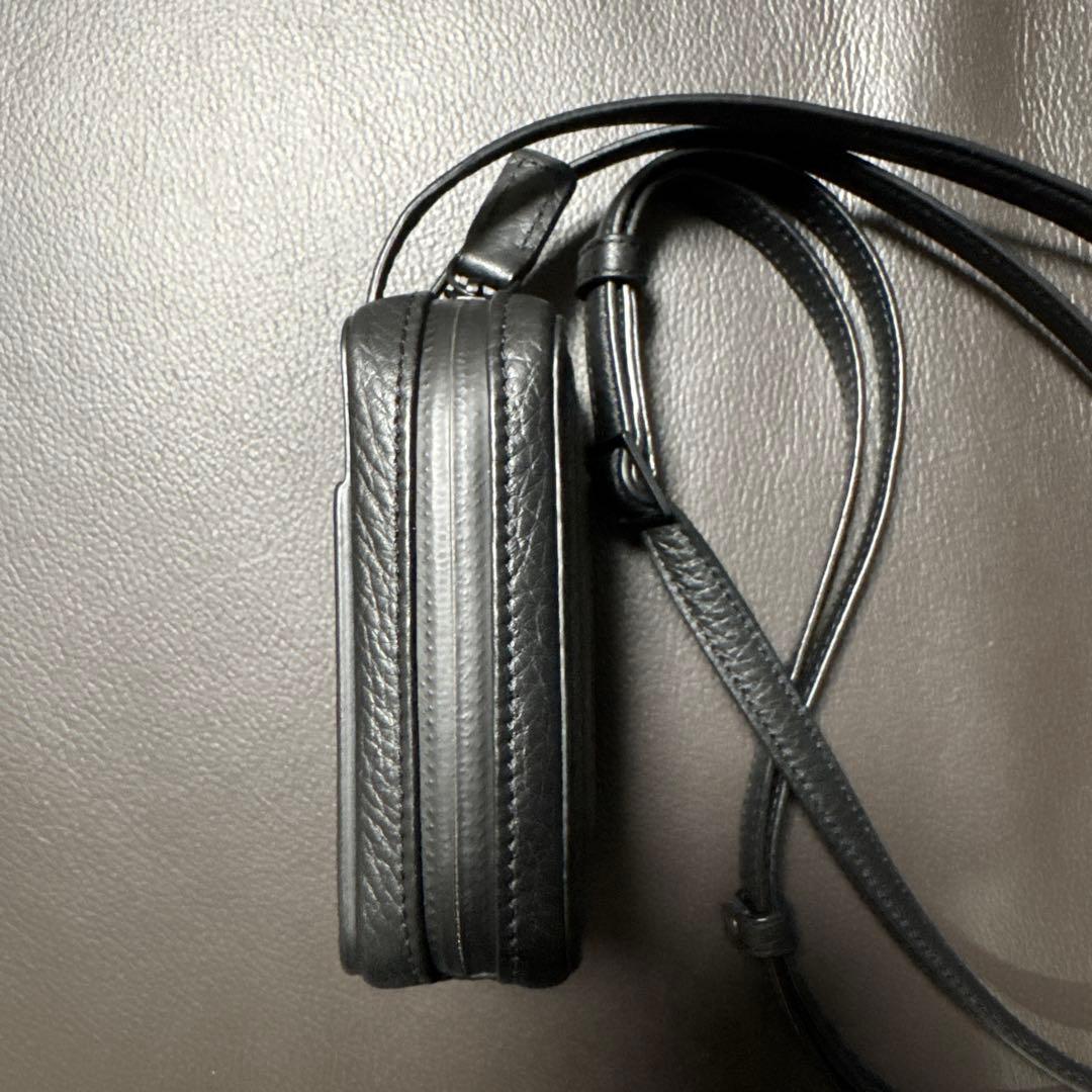 objcts.io アジャスタブルレザーストラップ一体型 マイクロバッグ