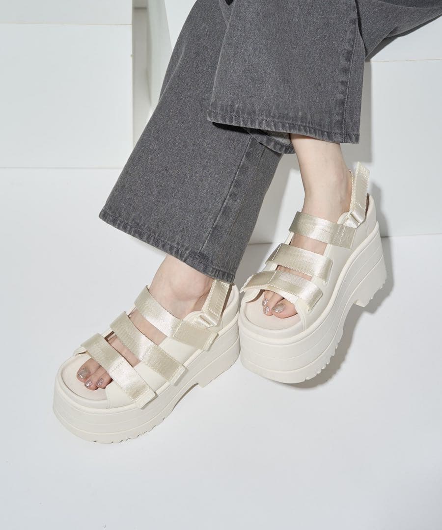 限定展開 UGG/アグ W GOLDENRISE/ゴールデンライズ（サンダル）