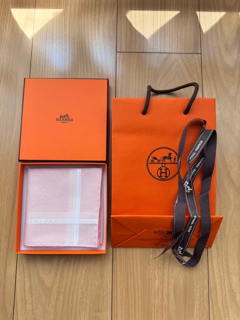 【未使用に近い✨箱付き】エルメス　ハンカチ ピンク