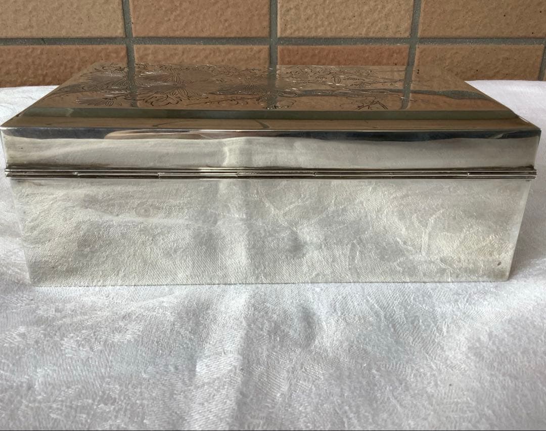 銀製 宝石箱 silver950 鍵付 草花紋様手彫り装飾 作家銘有 骨董品