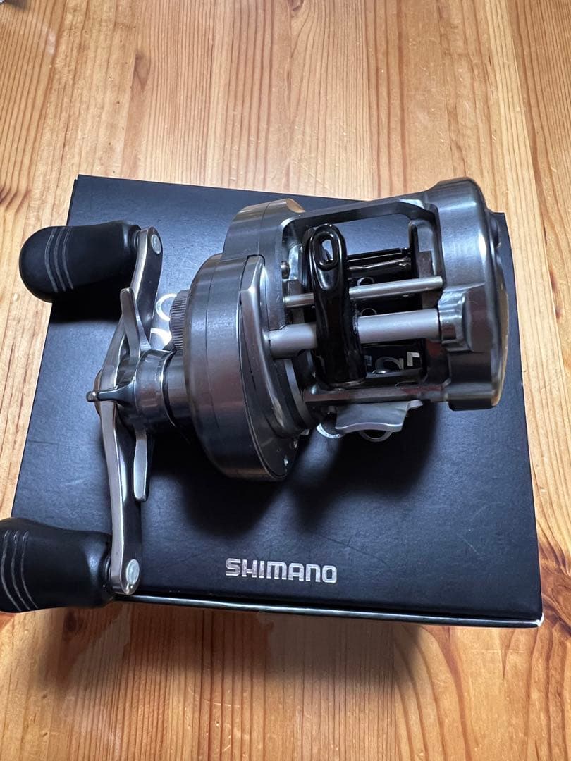 SHIMANO カルカッタコンクエストDC200 リール 本体