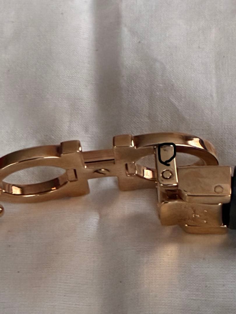 新品美品❗️Salvatore Ferragamo レザー ベルト 赤黒