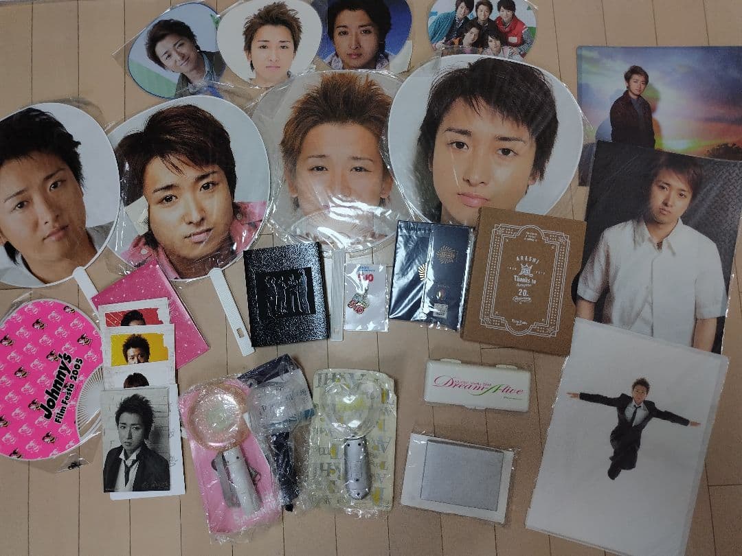 嵐 大量まとめ売り50点以上 パンフ☆グッズ☆会報18～94 抜け無し会報入れ付