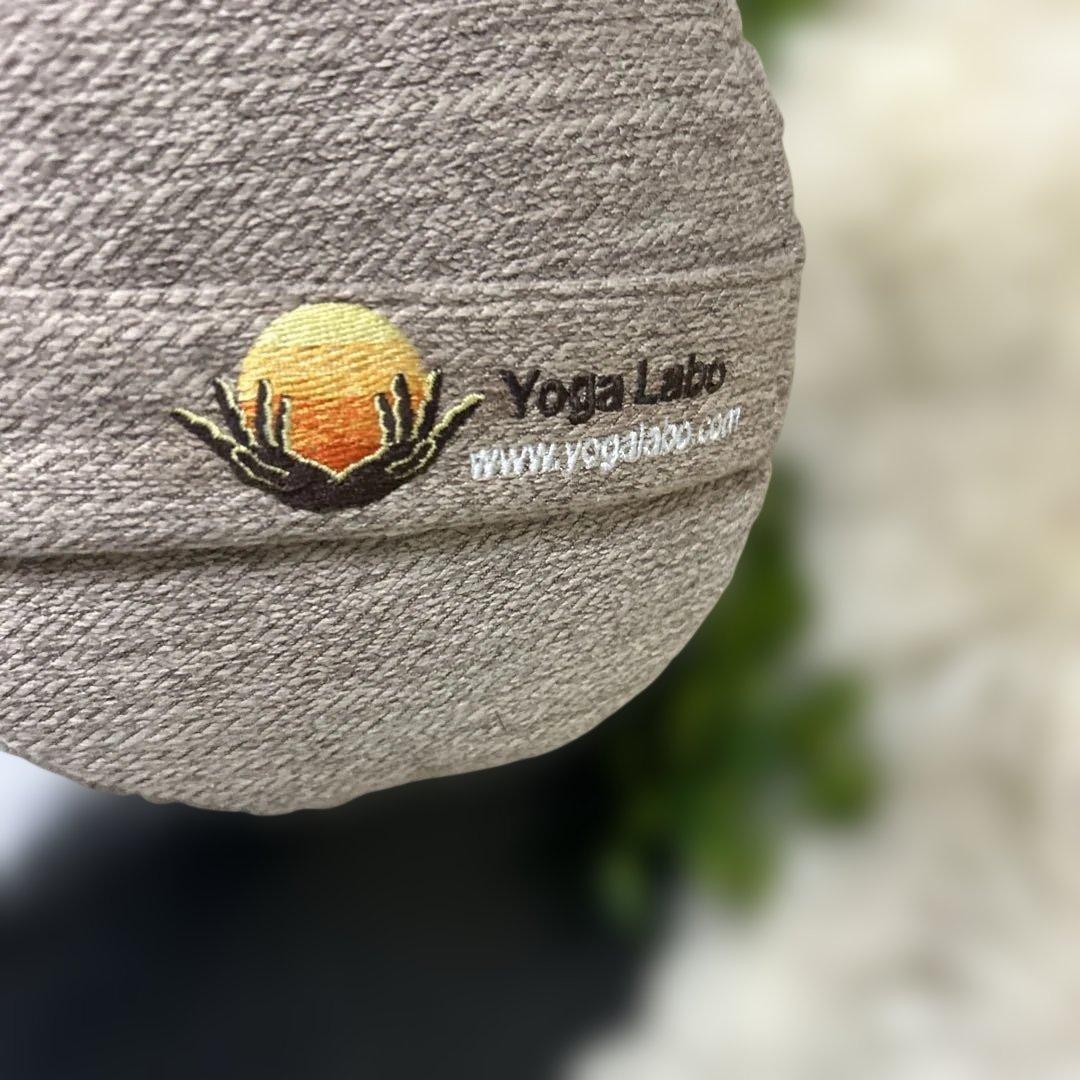 ヨガラボ　アングルドボルスター