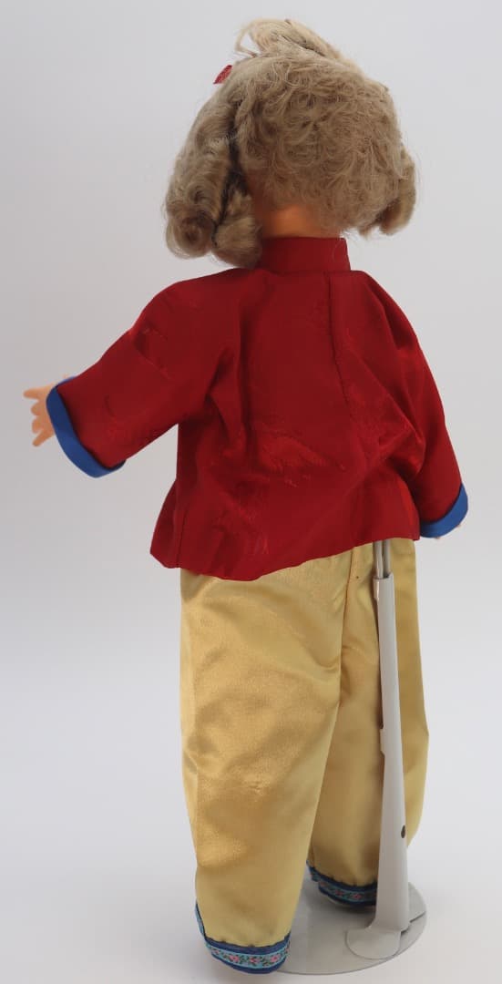 シャーリーテンプル　赤と金の衣装の人形