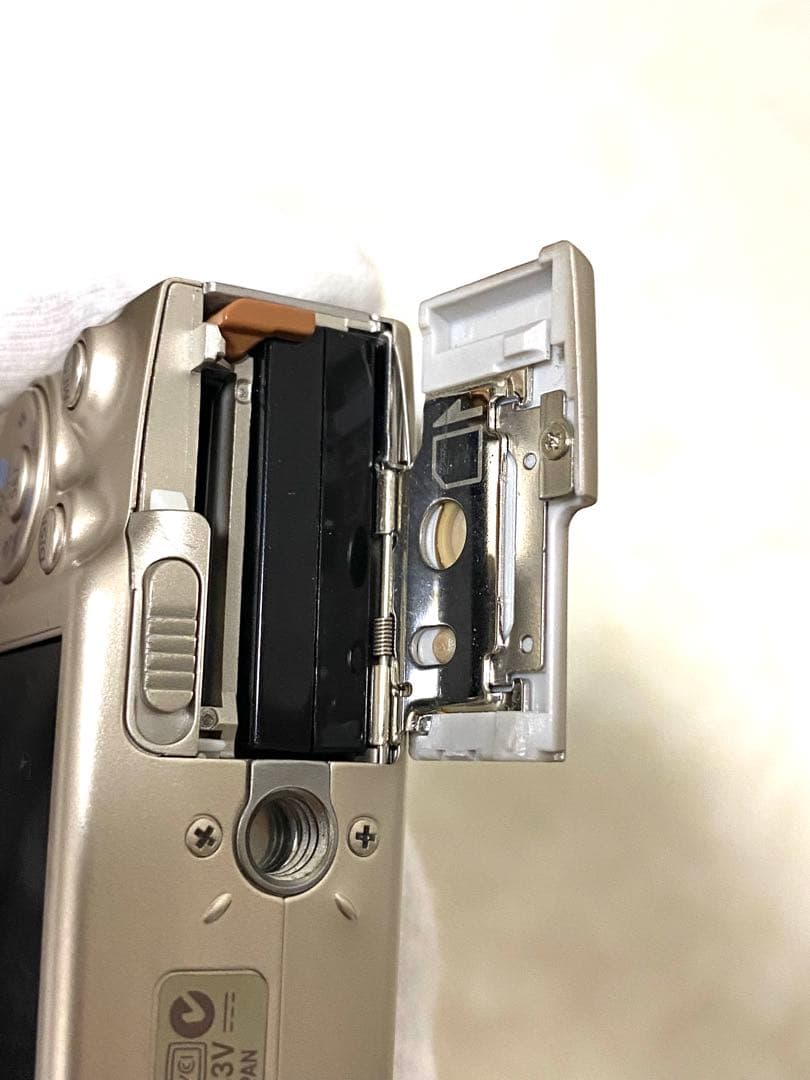 若い世代に再加熱のデジカメ美品早い者勝ち！人気のゴールドCANON IXY700