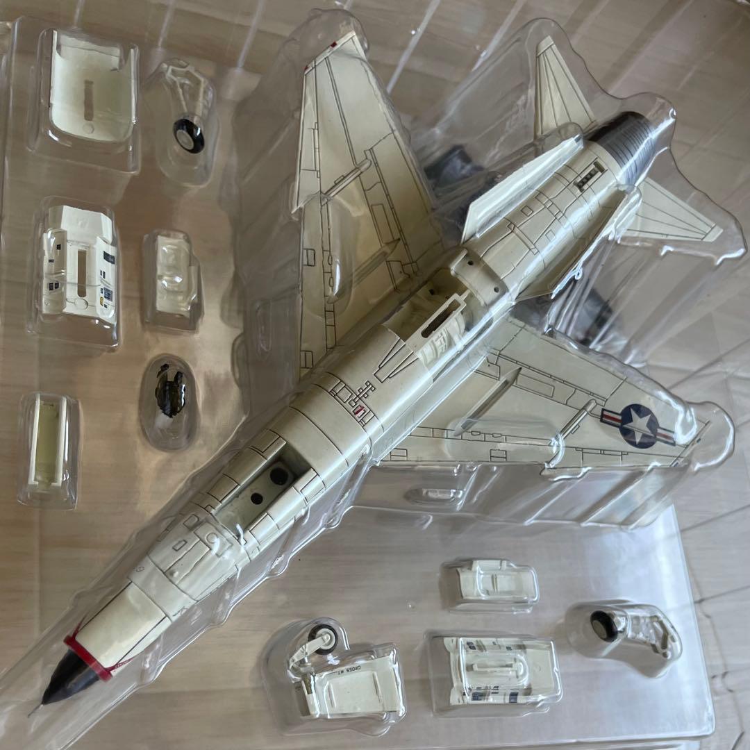絶版希少新品　センチュリーウイングス/ 1/72 米海軍 F-８E クルセイダー