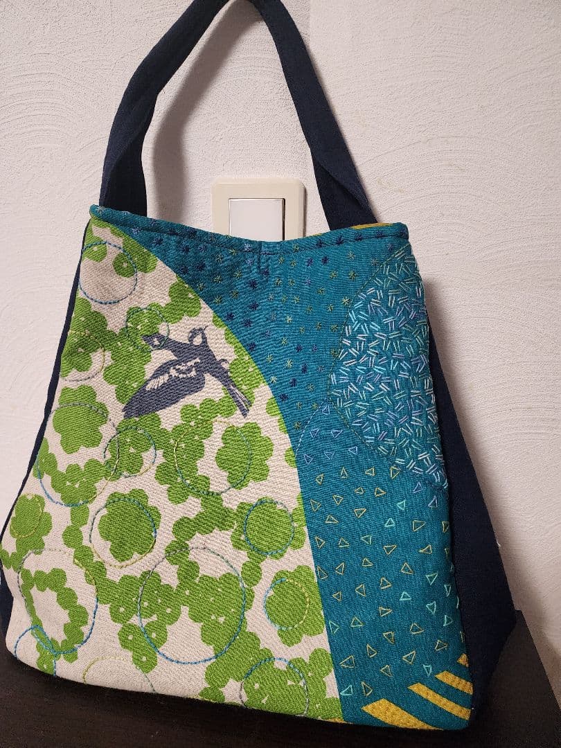 ♡新作　刺し子が個性的で素敵な三角トードバッグ　センソユニコ慈雨等