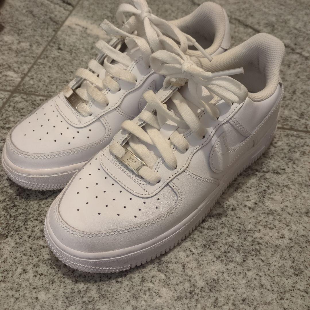 Nike Air Force 1LE ホワイト23.5cm