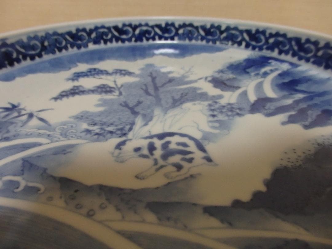 古伊万里 　大皿『波うさぎ』風景図　染付　江戸期