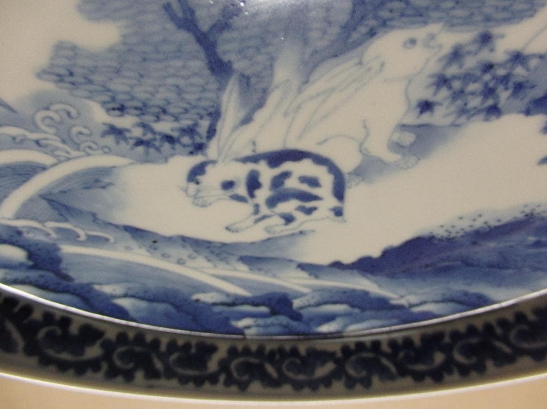 古伊万里 　大皿『波うさぎ』風景図　染付　江戸期