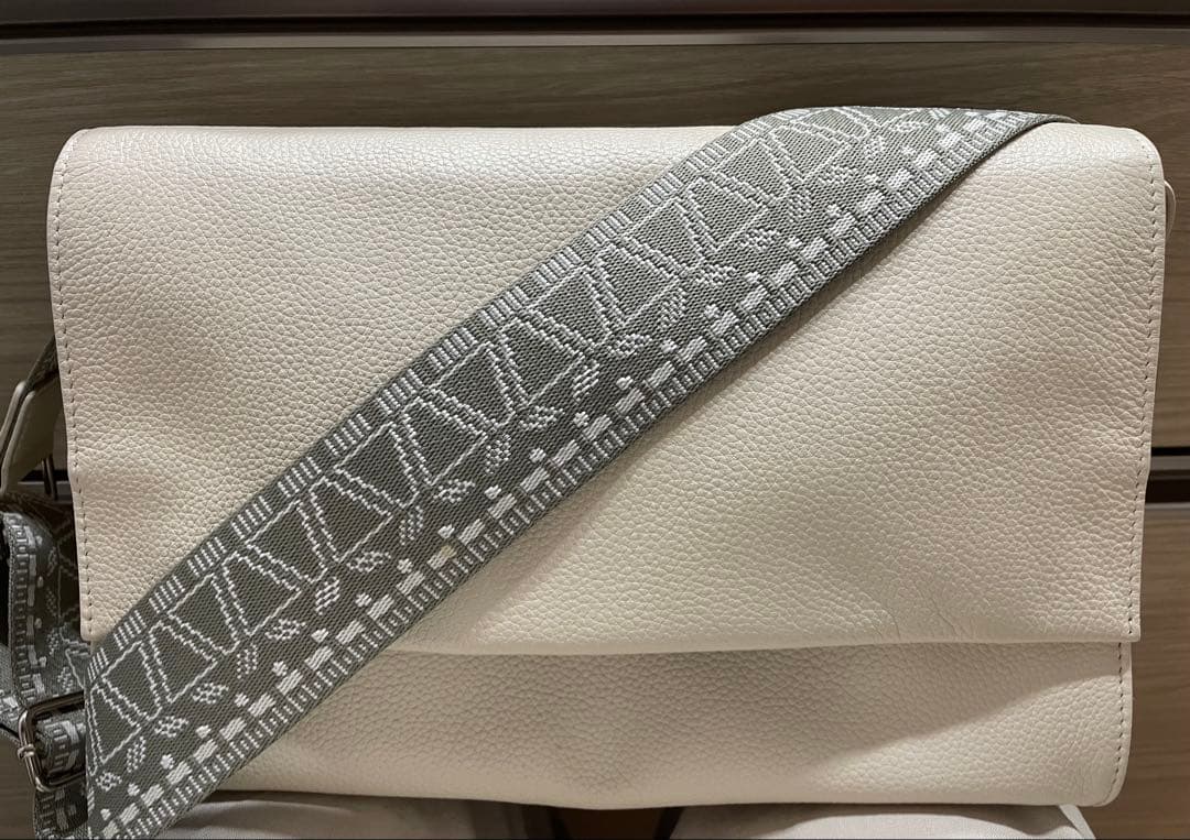 ear PAPILLONNER イアパピヨネ　 ショルダーバッグ　ボディバッグ