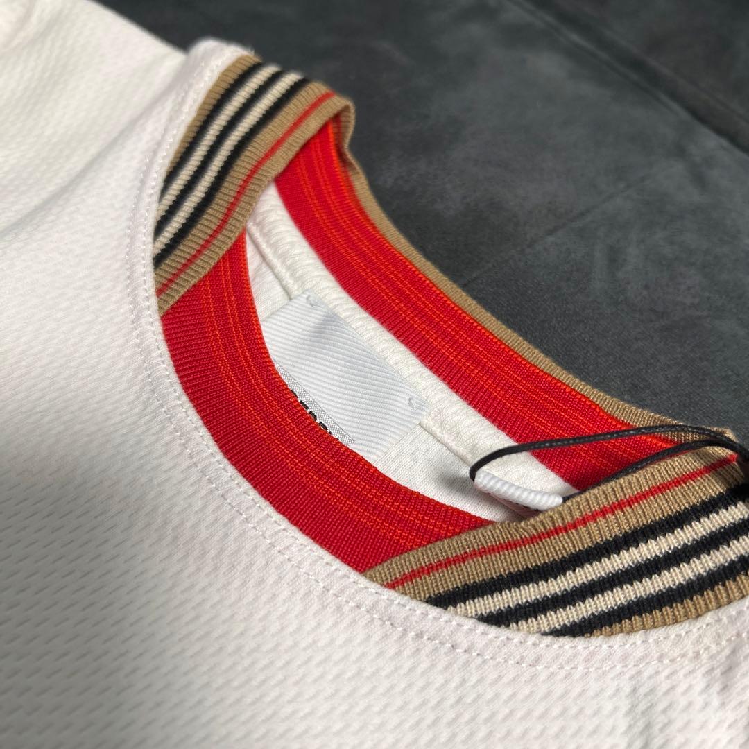 新品タグ付きBURBERRY ホワイトトップスTシャツ