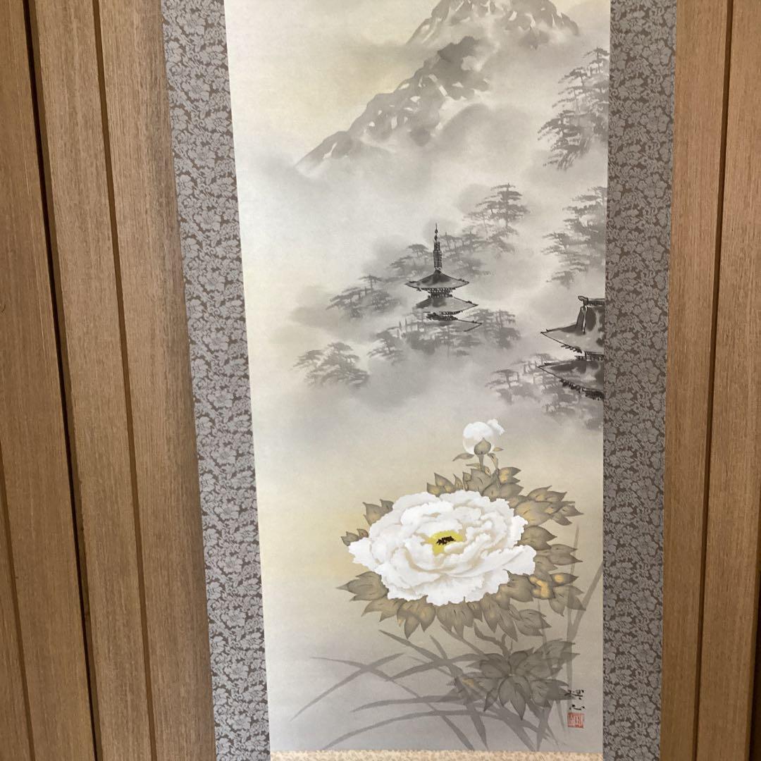 小倉理山筆　　　絹本彩色画【　古　都　富　貴　図　】　掛軸一幅　軸先紫檀　559