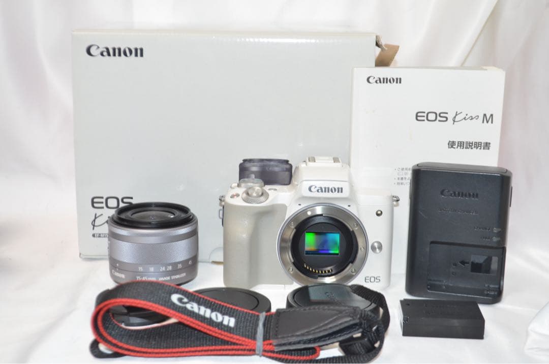 ★美品★お洒落ホワイト♪高性能ミラーレス！スマホ転送OK★キヤノン Kiss M