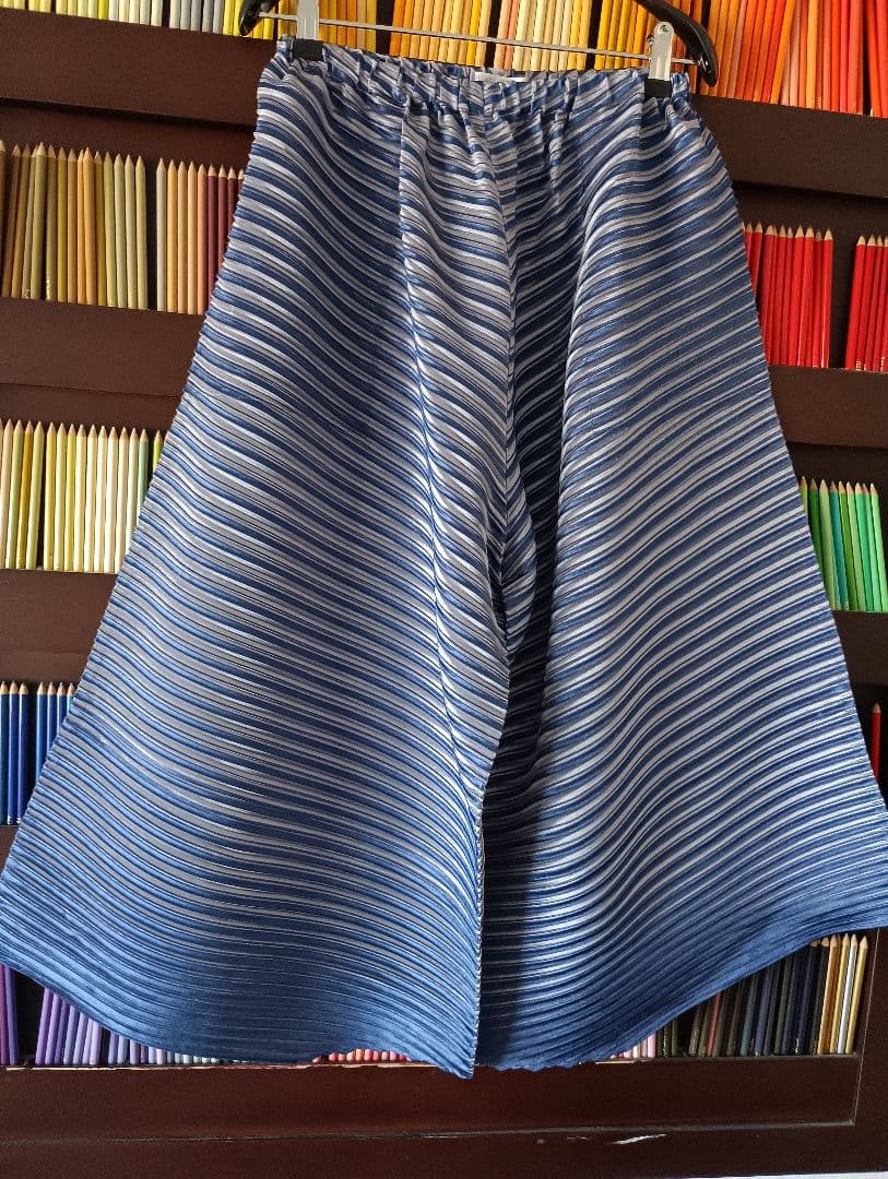ISSEY MIYAKEプリーツブリーズ　変形パンツ斜めプリーツ