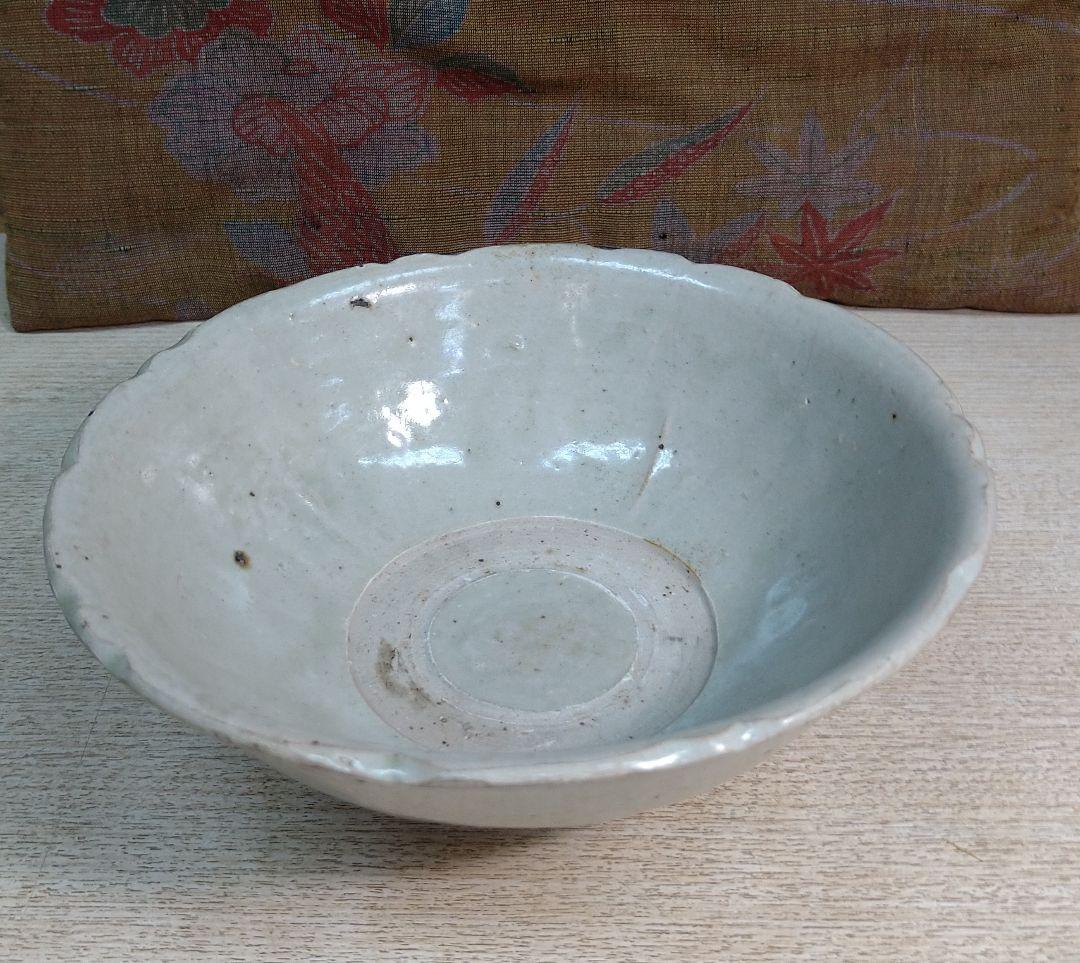 南宋白磁輪花茶碗　中国南宋時代r5-13