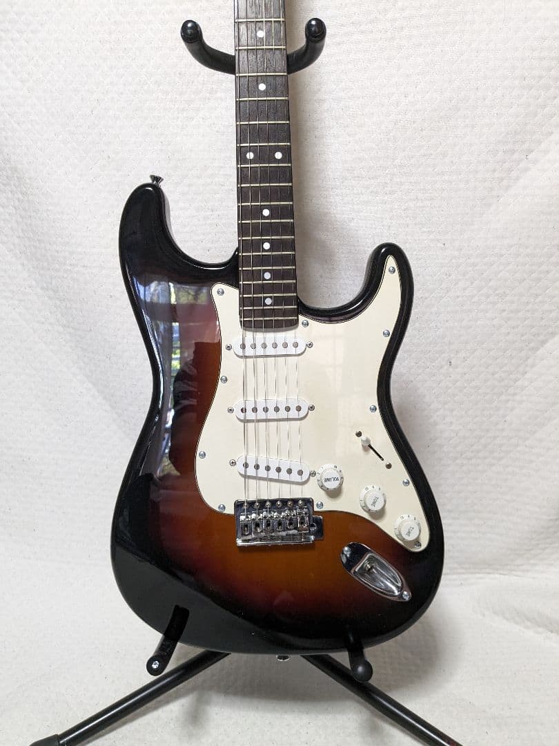 バッカス　ストラトキャスター　エレキギター　サンバースト　美品