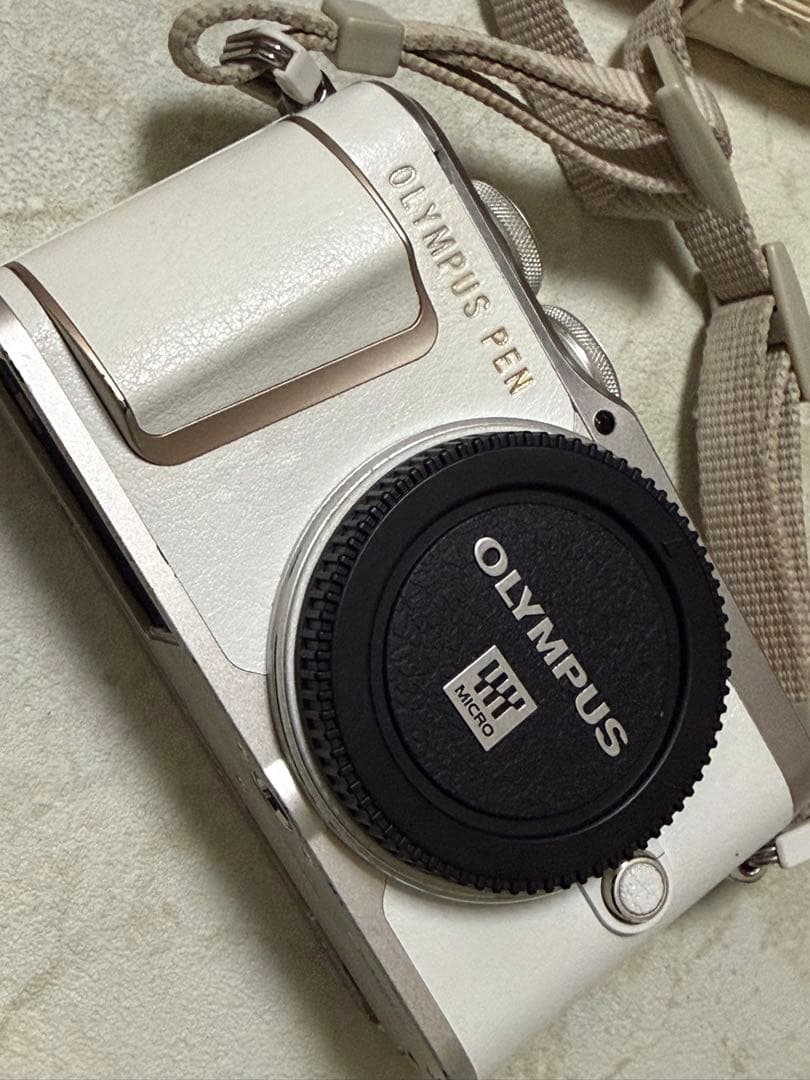 【ジャンク品】OLYMPUS PEN E-PL10 シルバー 本体ストラップ付き