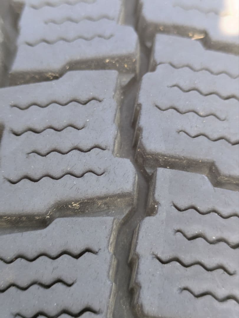 にょろろん②195/80R15インチ　スタッドレスタイヤ:４本分おまとめ