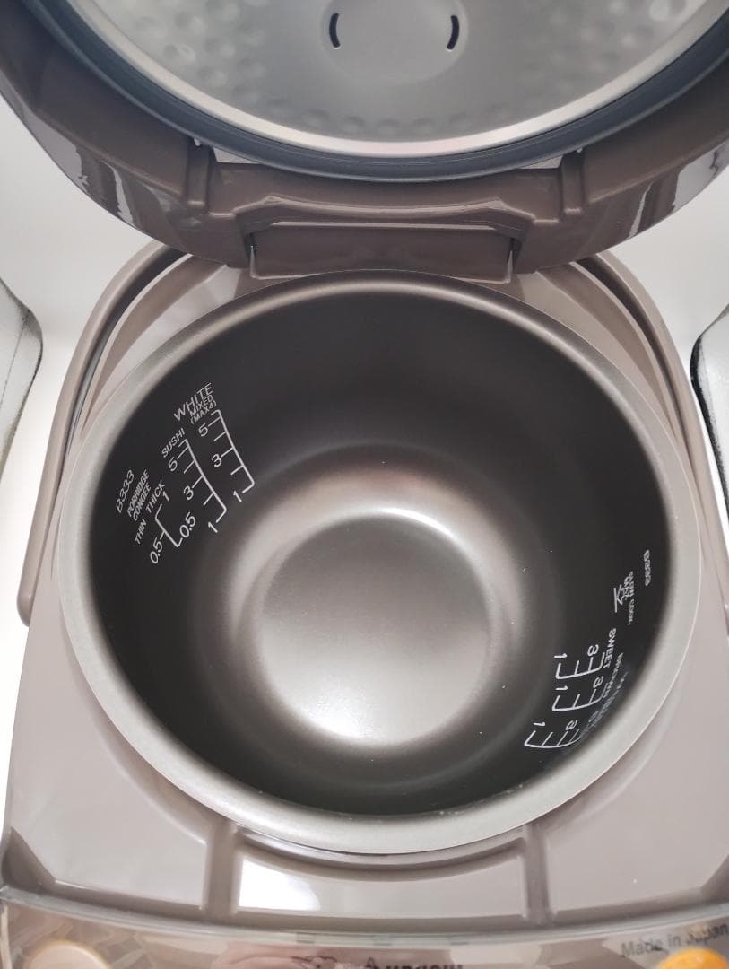 訳アリ 象印 海外向け炊飯器　極め炊き　5合/220-230V NS-YMH10