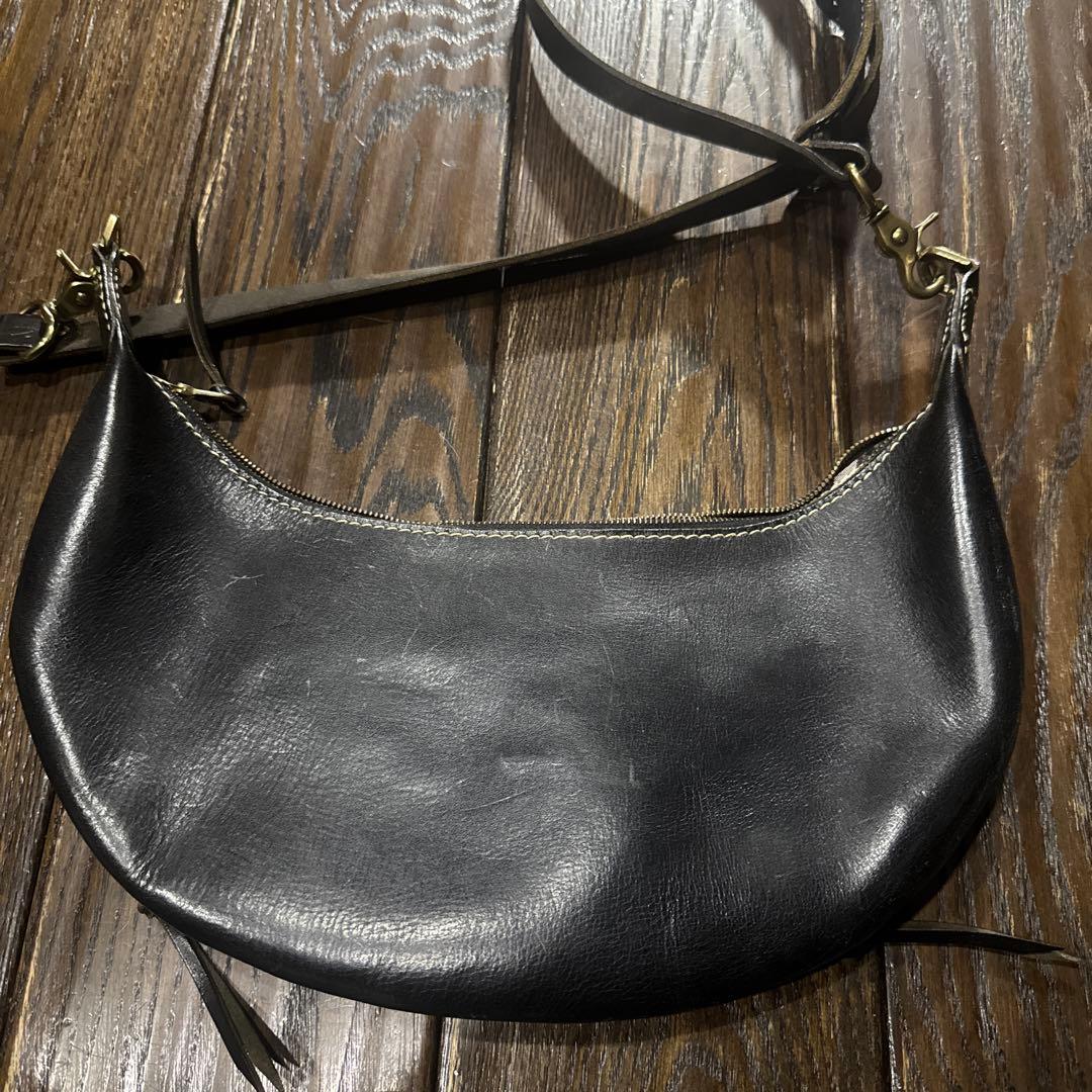 サンダスト　LUNA　レザーショルダーバッグ