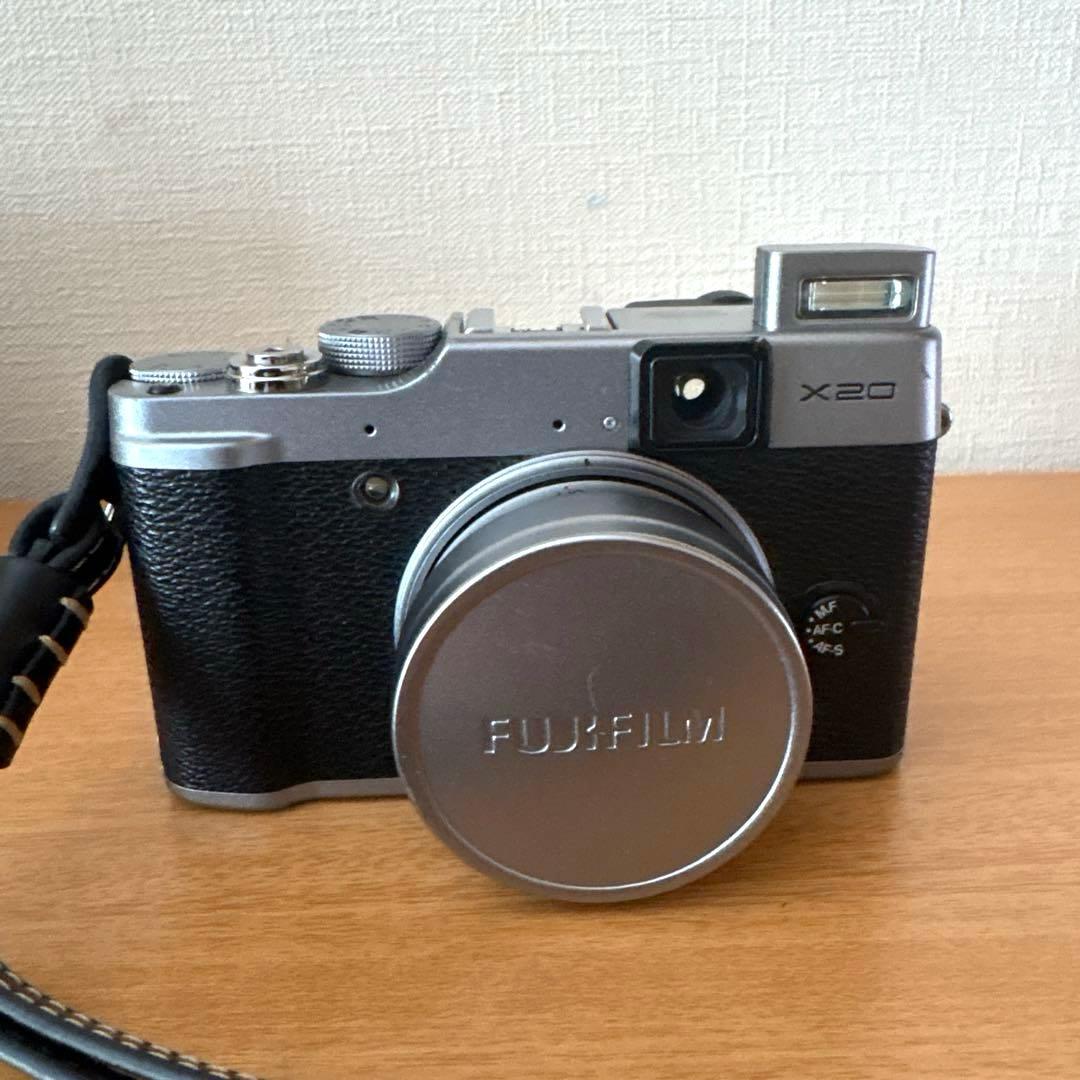 FUJIFILM Ｘ20 シルバー 【中古品】