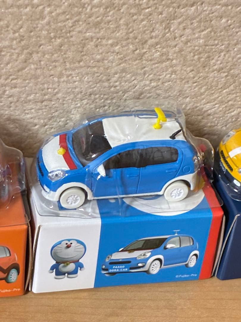 ドラえもん　ミニカー　パッソ　PASSO TOYOTOWN トヨタTOYOTA