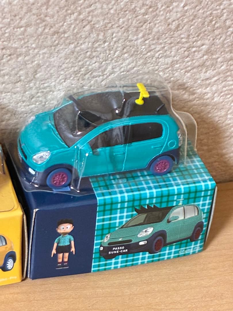 ドラえもん　ミニカー　パッソ　PASSO TOYOTOWN トヨタTOYOTA