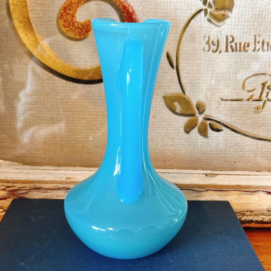 オパリンガラスのブルーピシェ