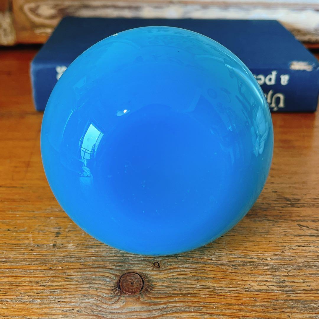 オパリンガラスのブルーピシェ