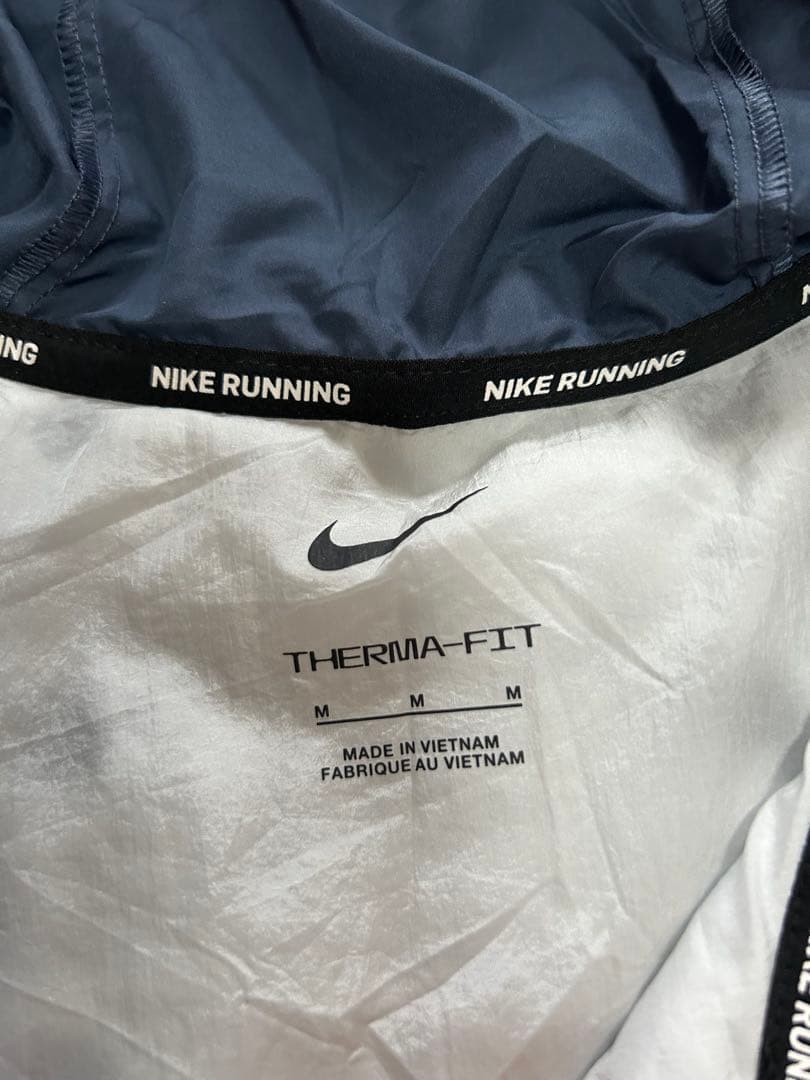 新品　NIKE ナイキ エアロレイヤー ランニングジャケット 中綿　M