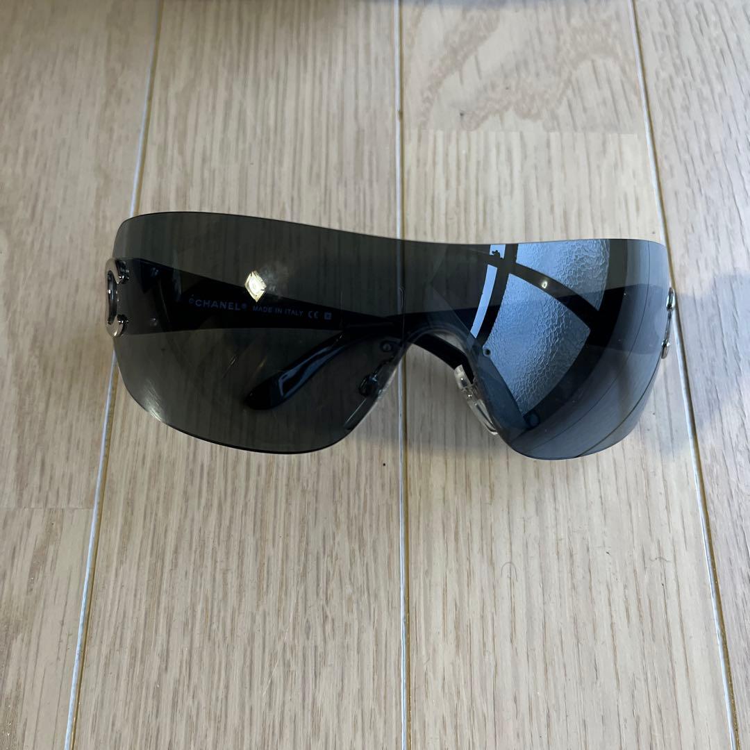 CHANEL シールドサングラス ブラック ケース付