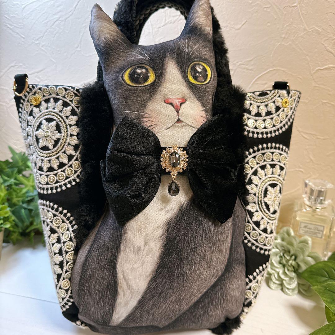 あ*き様 コヤンイサムチョン♡新作！インド刺繍ハチワレにゃんの形が変わる大容量ト