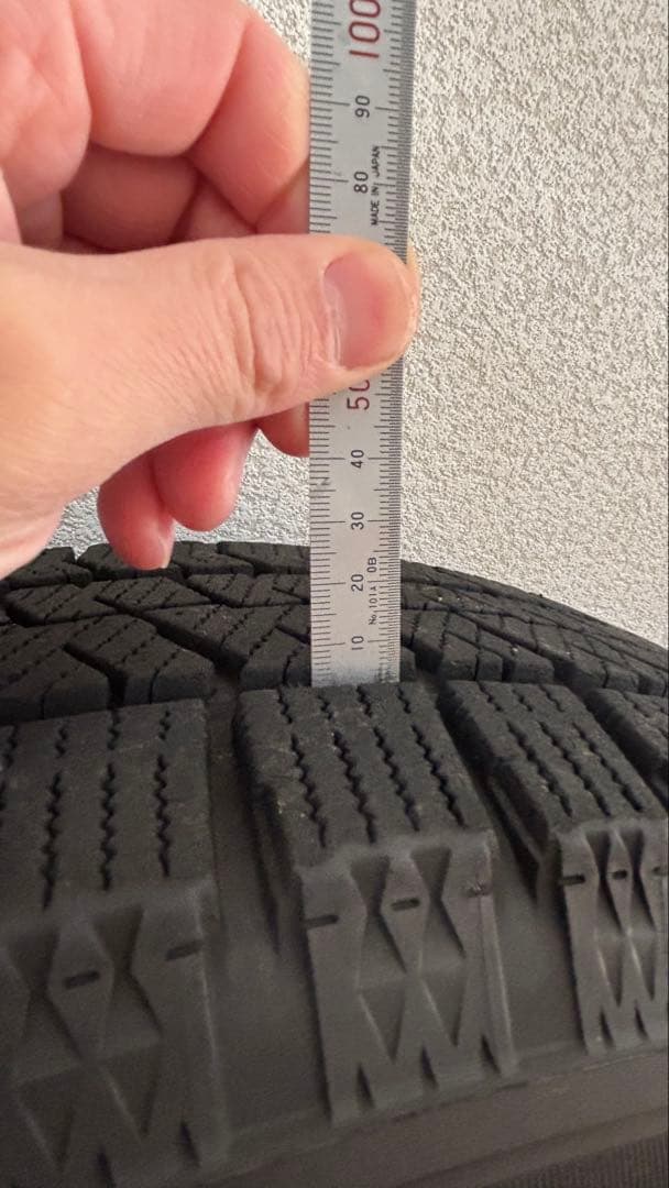 215 65 R16 VRX2 アルファード　スタッドレス