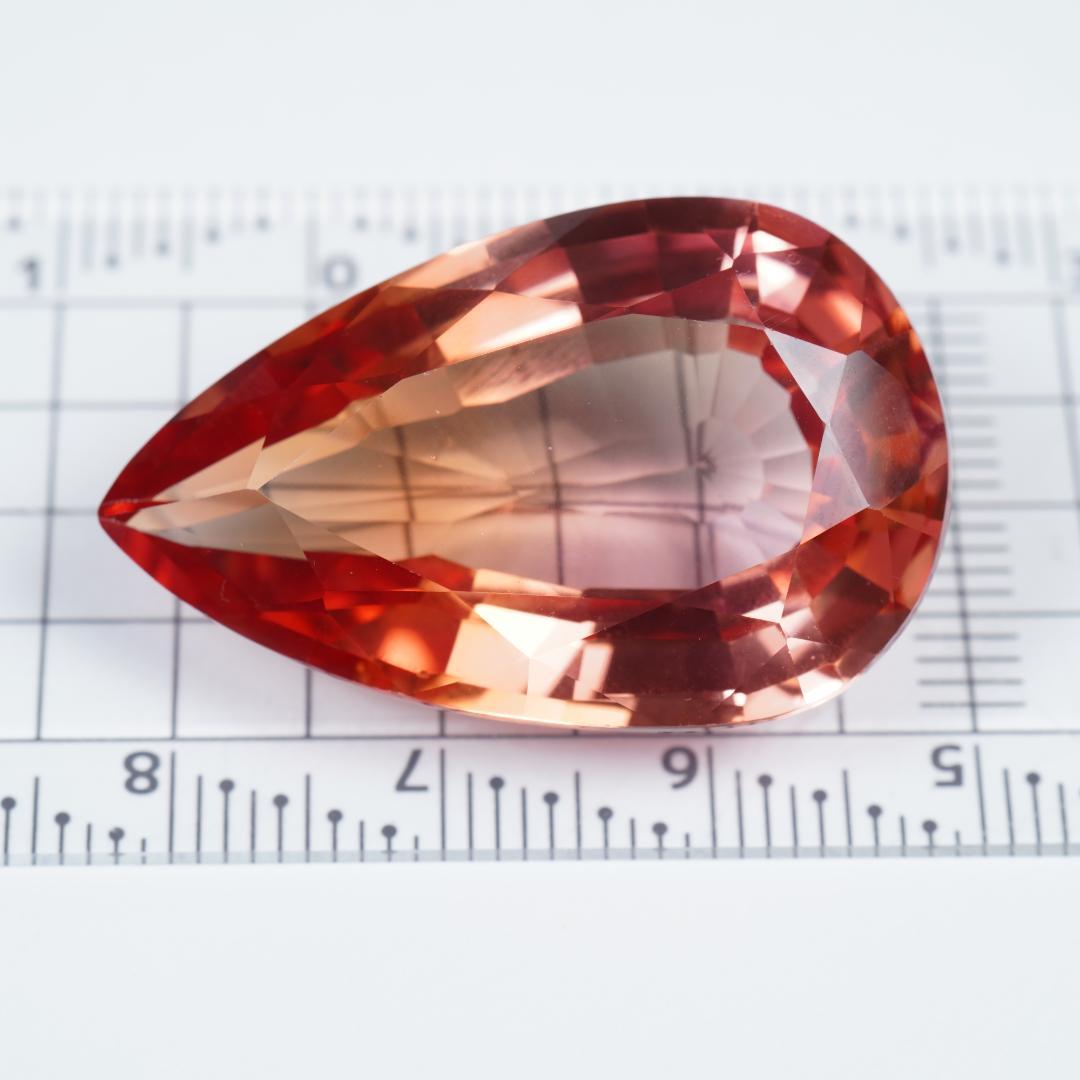 56.28ct　バイカラー合成サファイア