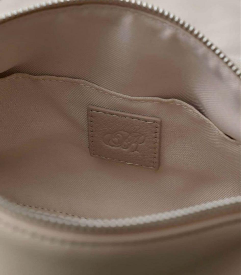 新品 ビアズリー beardsley レザー ボディバッグ　ショルダーバッグ