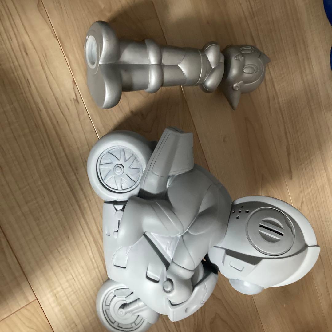 ウルトラマン バイクフィギュア & アトム フィギュア ２体セットの貯金箱