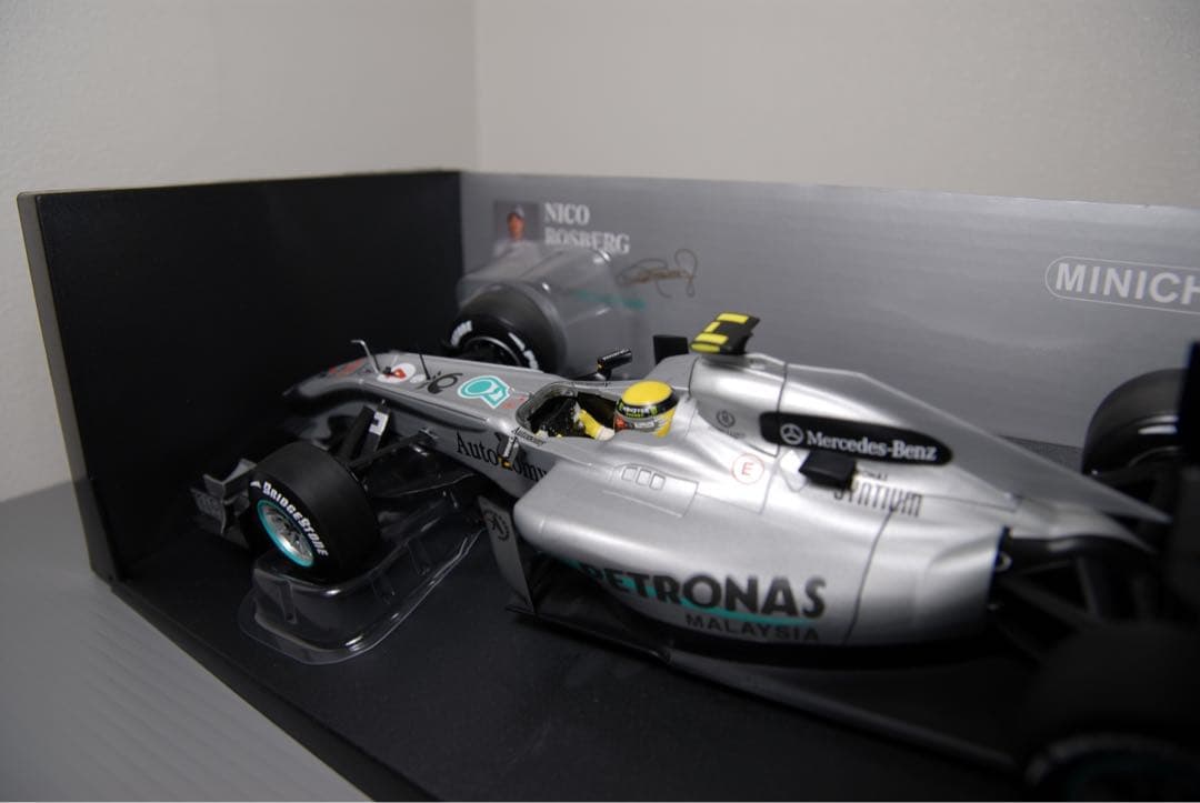 ミニチャンプス F1 メルセデスGP 1/18 ニコ・ロズベルグ ミニカー