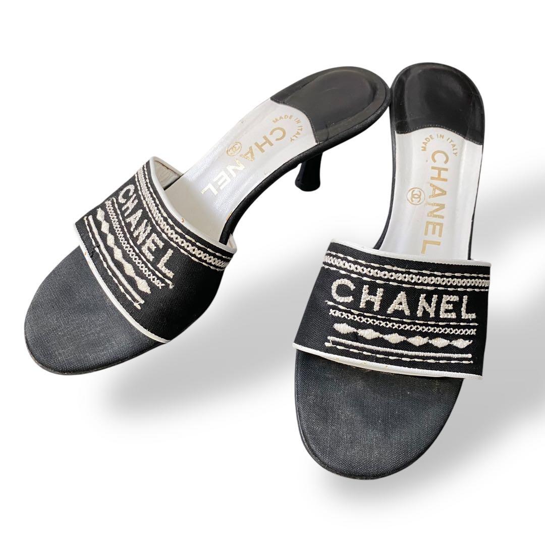 CHANEL ロゴ刺繍　ミュール　白　黒　23-23.5cm