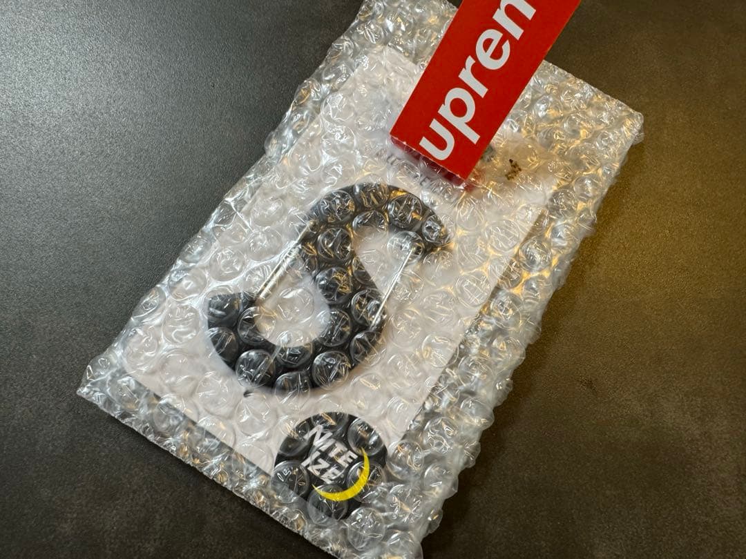 【新品未使用】supreme Sロゴ カラビナ
