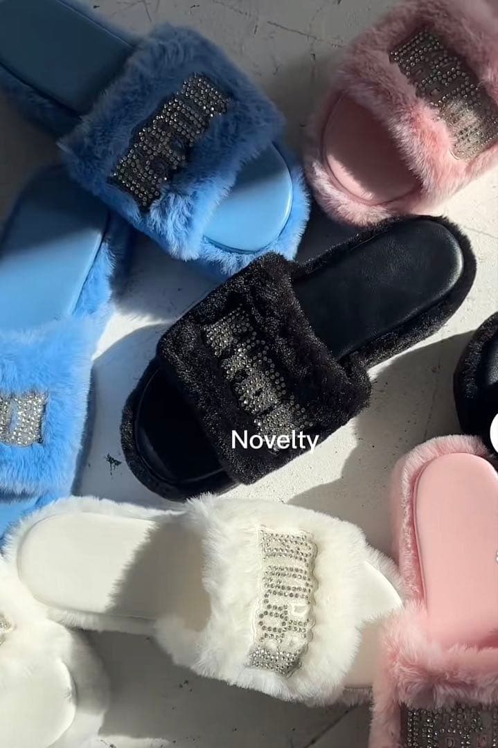 GYDA ノベルティ　ビジュー付きサンダル